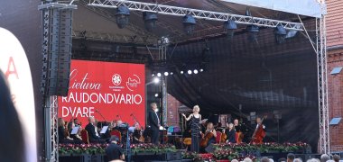 Die Starkenburg Philharmoniker gaben zum Partnerschaftsjubiläum und zum litauischen Nationalfeiertag nicht nur ein Konzert in Kaunas, sondern spielten auch die deutsche und die litauische Nationalhymne.