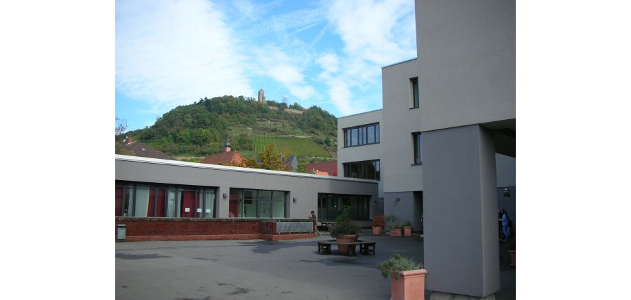 Ein Teil des Schulhofs der MBS in Heppenheim.