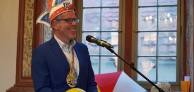 Landrat Christian Engelhardt bei seiner Begrüßungs-Laudatio.